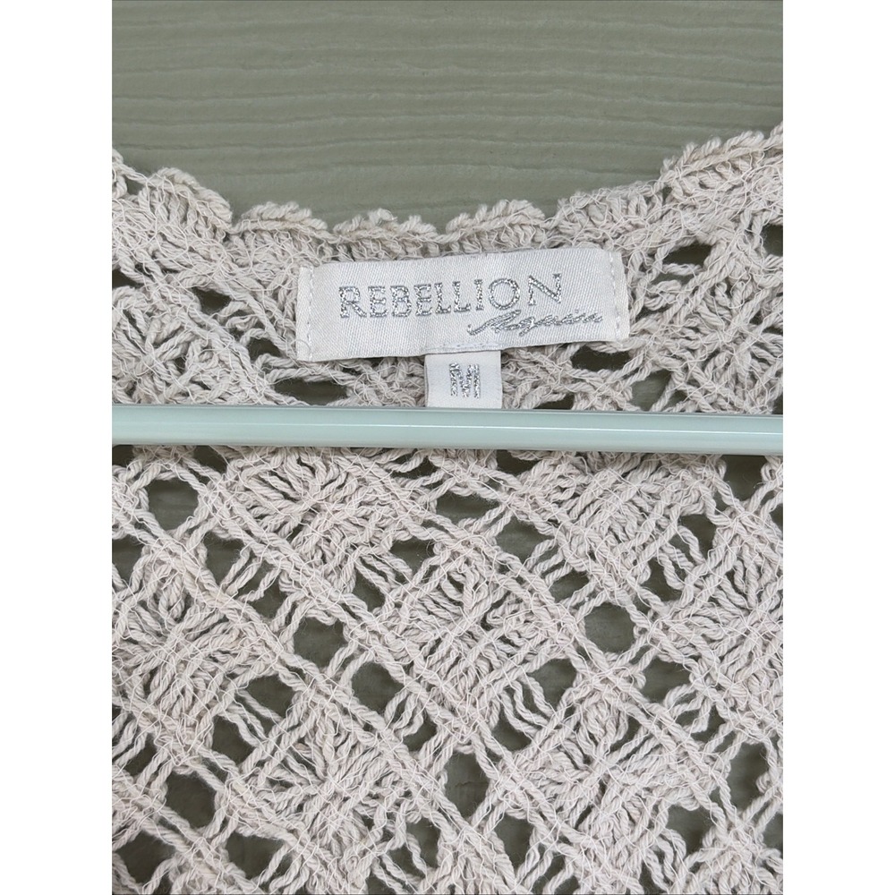 Rebellion Crochet Crop Top in Light Pink with Sunflower Embroidery - Picture 5 of 7